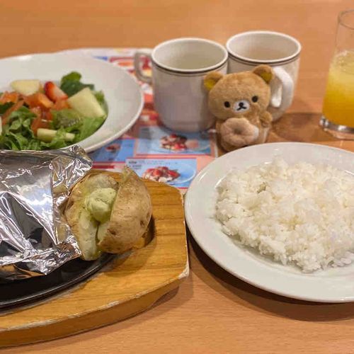 ここす。すべてがだいすき。はんばーぐもさらだもどりんくも。かんぺき。