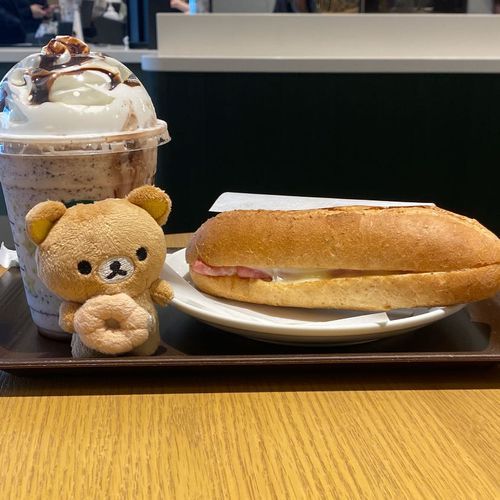 ちょこのふらぺちーの。
すたばのろごをかくしてしまった。