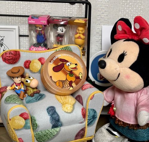 ぬしさんが愛用してるノーセバムミネラルパウダーのトイ・ストーリーパッケージを見つけたの❤️
エイリアンくん、スリンキー、ボー・ピープの3種類あって迷いに迷ってスリンキーにしたの🤭