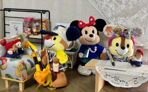 本を読みにお部屋に入ったら、デール＆モカちゃん＆アイリスちゃん、チップ＆リアちゃんで何か一所懸命取り組んでたの✨
邪魔しないように静かに違う場所に移動したの🤭