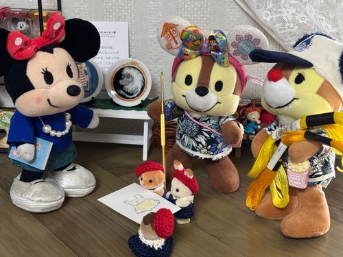 お部屋に戻ったら、リアちゃんモカちゃんアイリスちゃんが、この服作ってほしいってデザイン画を持ってきたの✨
チデちゃんに手伝ってもらって考えたんだって😊