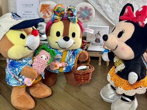 お天気よくてピクニックに出掛けたチデちゃん🧺
「帰り道で動くいちご見つけた❣️」って帰ってきたの⭐️
よく見たらいちごの着ぐるみ着たミルクちゃんだったの🤭