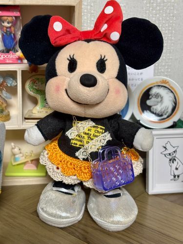 昨日のリュックと共に買ったバッグなの👜✨
ミニーの手には小さいからチェーンを付けてショルダーバッグにしてみたの✨