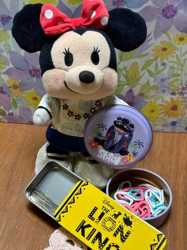 編み編み道具のとじ針とマーカーをカンカンに入れ替えたの😊✨
前は小さいポーチに入れてたんだけど、やっぱりカンカンの方が取り出しやすいの✨