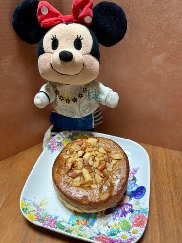 今日のおやつ、コーヒーとアーモンドのタルトなの🥧✨