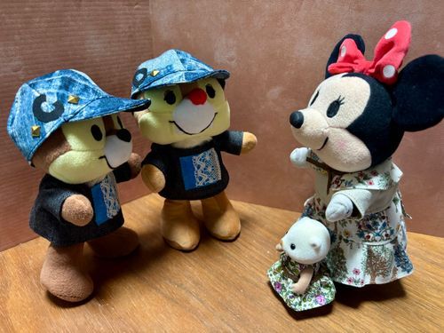 チデちゃん帽子完成なの🧢✨
それぞれイニシャルも付けてみたの😊