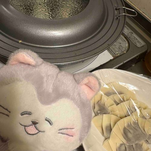 あんこの餃子を焼いてるよー！