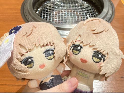 やきにくやさんにいったよ！🍖
あかたんちゃん、あみにきょうみしんしんでとめるのがたいへん……💦
でも、とってもたのしかった！
またみんなでいこうね！🐑🐑🏒🏒