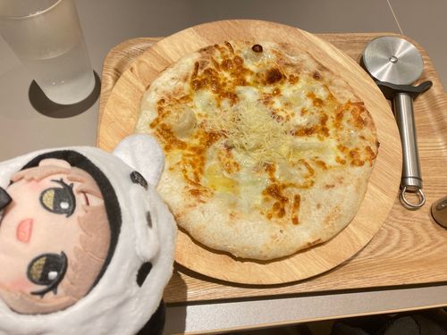 ちーずだけのぴざ！！！
あかたんよりおおきくてとってもごうかだねぇ♪
