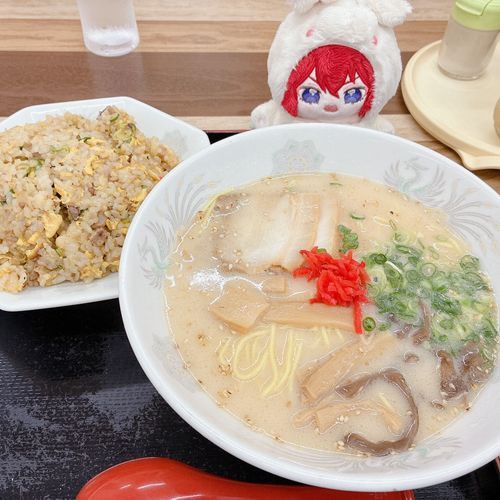 お姉さまとラーメン頂いてきましたよ♪
やはり、豚骨が1番ですね♪♪