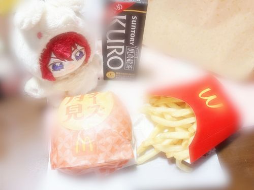 お姉さまと月見バーガー頂きましたよ♪
チーズが入っているものにしました✨