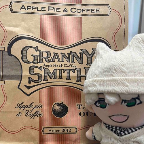 きのう　おるすばんがんばったから　おみやげもろたよー