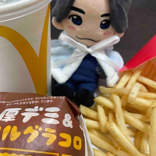 きょうは　はぴかどくんのおめでたいひ　なんやって！
はんばーがー　つれていってもらってた
いいなぁ
