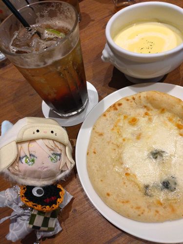 だいすきなピザとコーンスープとコズプロドリンクです！！！お出かけしました