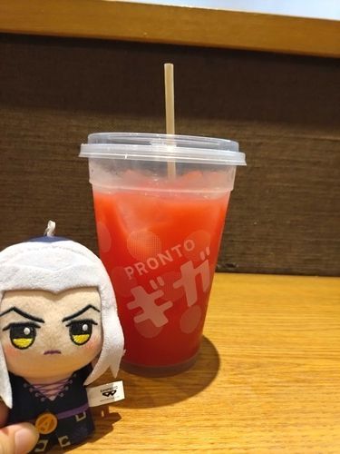 クソデカスイカジュースを飲みますよっと…