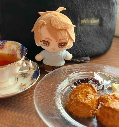 紅茶屋さんに行ったよ。
クリームティーだって。
スコーンの甘い香り。