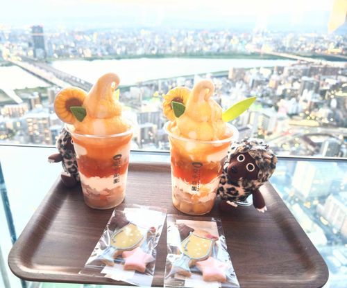 お友達のフィとひまわりパフェ🌻🧡💖
景色もキレイだしパフェも美味しいの最高だね！