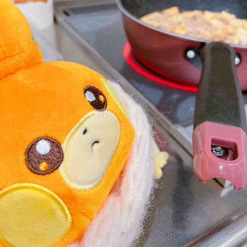 む… ムッちゃんなの。
昨日、お母さんが何もしたくない病を発症してたから代わりにムッちゃんがごはん作ってあげたの。
でも今日は自分で作ってたの。だけど今日も何もしたくない病の症状が続いてるんだって。
む…いつも家事大変なの。

お友だちのみんなのお母さんとか、主さんとか、家事してる人いつも偉いの👏
みんなみんながんばってるの。おつかれさまなの。
ムッちゃんがほっぺすりすりしてあげるの。

む… いつもありがとうなの。