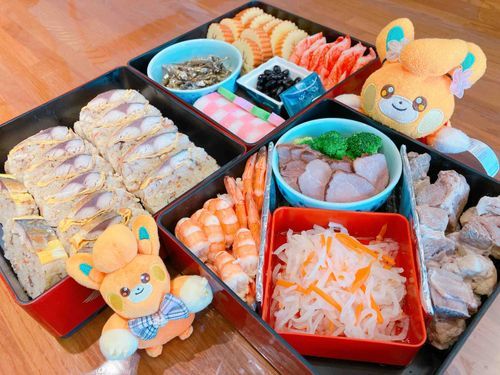 洗モだよ！
ちびパモです〜！

お父さんがおせち作ってくれたの！
おいしそうです！早く食べたいです！