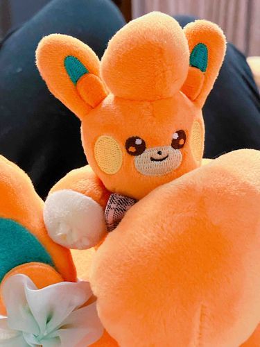 ちびパモです〜！
ポケセンパモちゃんの上はちいちゃいパモたちのお気に入りスポットなんです〜！
今日はちびパモが乗れたです♪やったね！