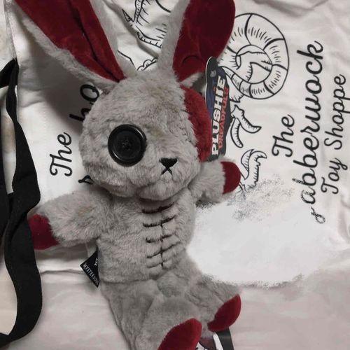 Mysteriousさんから生まれた、Distressed White Rabbitです🐰🤍
つぎはぎがポイント。かわいい。