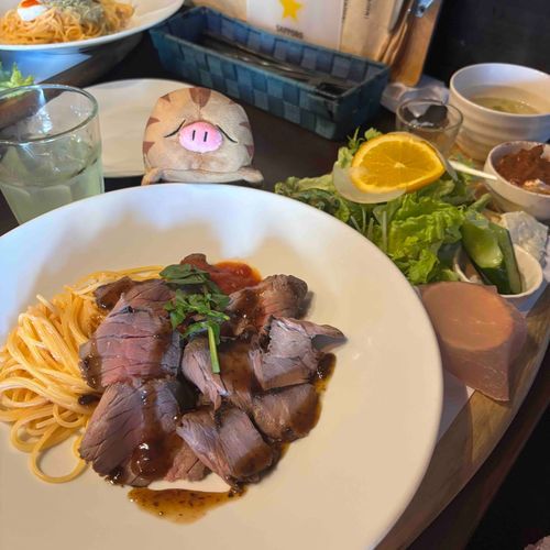 ういむとご飯行ってきたよ！

ういむお腹すいてたみたいですごく美味しそうに食べてたね😫🩷