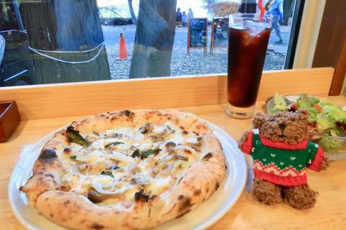 焼きたてのピザをいただきます🍕