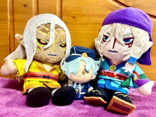 ようやくお迎えできた、薬売りさんとハイパーさんとパシャリ📸
五虎退くんのお顔がひきつってますね😆💦