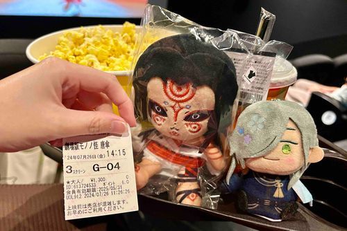 観に来ました！
ポップコーンを食べきれるか、心配です。