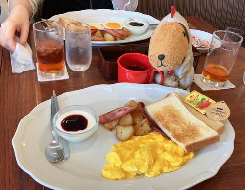 ロイヤルな ちょうしょくだね🍞