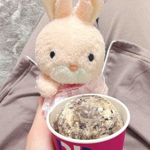 みみの  さいきんの  さーてぃわんの  おきにいりは ♡さーてぃわん おーるすたーず♡
4しゅるいの  ふれーばーが  いちどに  たべられるなんて  ぜいたくすぎるっ🍨
ていばんに  ならないかなあ🩷

3がつは  せぶんさんから  じぇらぴけの  くれーぷあいす  はつばい  されるんだってー!こんどこそ  たべたいなの🎀