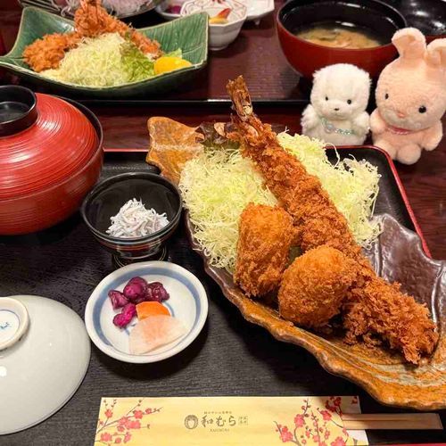 みてー！とーってもおおきな  えびふらい！！みみ  はじめてみた🍤
さくさくで  おいしかったあ🤤❤️
