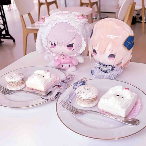 秋には　ぬいぬし、つきしろ、つきしろのぬいぬし　と　かふぇ　にいった。