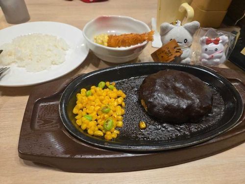 ガストチーズインハンバーグ
まるまる君、まるんちゃん