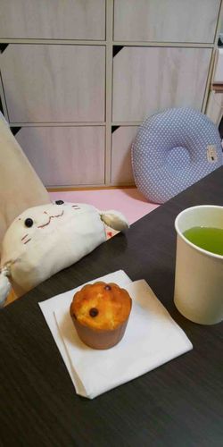 ママが焼いたマフィン食べる