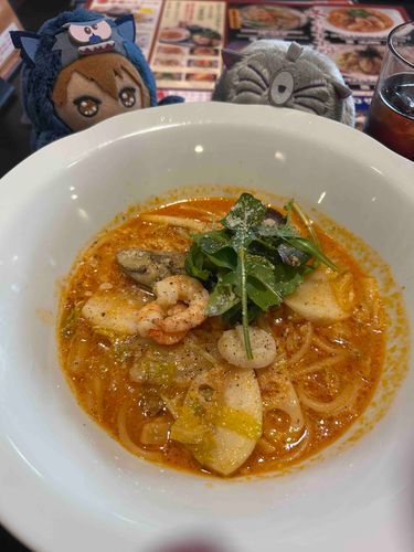 モンがく(お皿が大きくて見えない…)
ワルつな｢ちょっとだけだが、スープパスタだ。美味しそうだ｣

※去年の写真