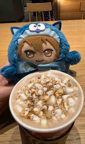 モンつな｢スタバの新作を飲んでみたよ！
等身大のオレみたいにかっこよく撮れたかな？｣