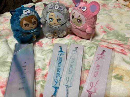 モンてん｢僕たちのグッズが届いたよ！｣
モンがく(すぐにつけたい！！)
モンつな｢ふふふ、ライビューでつけていこうね｣