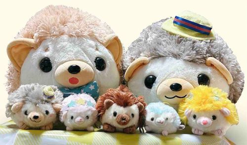 そういえば、新しい仲間が増えたんだよ！
両端にいるグレーと黄色のミニぽんちゃん達だよ✨️
皆ニコニコでかわいい〜🫶