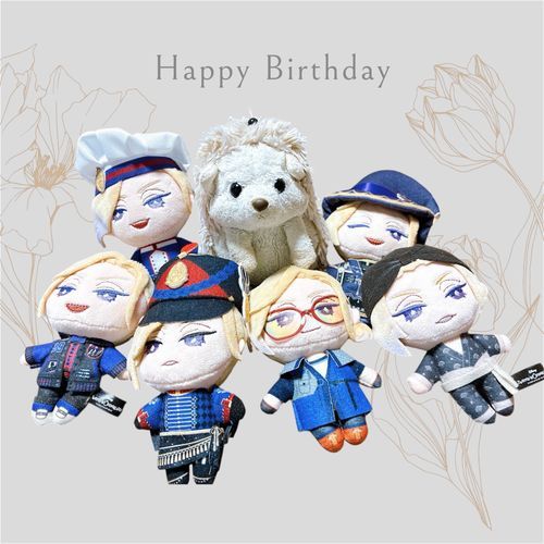 今日はヴィル様の誕生日👑🎉
だからはりぽんもお祝いに駆けつけたんだけど、周りをヴィル様たちに取り囲まれて写真撮影が始まって困惑しているはりぽん🦔

本当はこの倍以上のヴィル様ぬいがおうちにいるんだけど、いつか全員集合写真撮れたら良いな〜