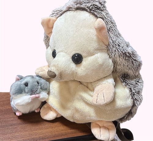 ぴたっ‪とくっついてみた🐹🦔
ただただかわいいだけだ……。