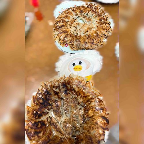 2026.02.20
自宅にて
本物の餃子を目の前で食べて、ビビらせる