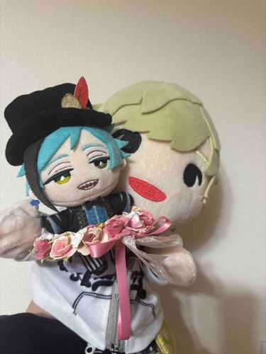 今日は本物の僕がCV担当してる
フロイド･リーチの誕生日だから
花を付けてお祝いだ🌸🎉