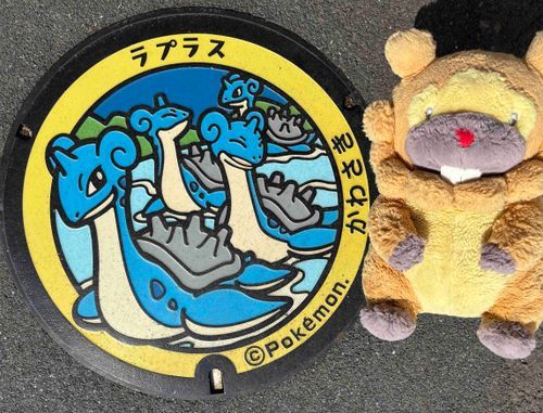 ラプラス先輩の群れぶも！ぶもんちもビッパ何匹かいるから、こんなかんじぶも。みんなで毎日おふとんダム作ってるぶもー😤