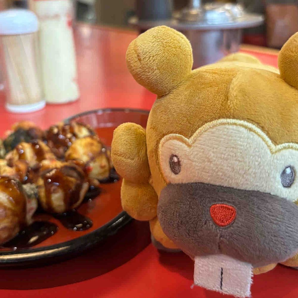 ばんぱくのたび、きょうでさいごぶも!めちゃ楽しかったぶもっ🥺
1 しんがぽーる!かんどうしてないちゃったぶも。みんなのゆめがあつまるくにぶも!
2 ばーれーん!ふねみたいな、びじゅつかんみたいなたてものぶも。かっくいいぶも!
3 なんと!だいすきなビーバーの、ばんぱくげんてーひんぶも!のーちぇっくだったから、ばくがいしちゃったぶも!
4 しめはやっぱりたこやきぶも!うまかったぶも!