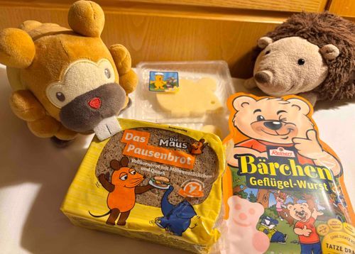どいつのスーパーにあったかわいーもん、しょーかいぶも！マウスのパン！ねずみさんチーズ！くまちゃんハム！味はふつーぶもっ🥺