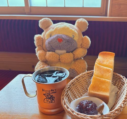 こめだに、朝ごはん食べにきたぶも！おうちの外でたべる朝ごはん、特別感あるぶも。あんこトーストうまし！ぶもー😤