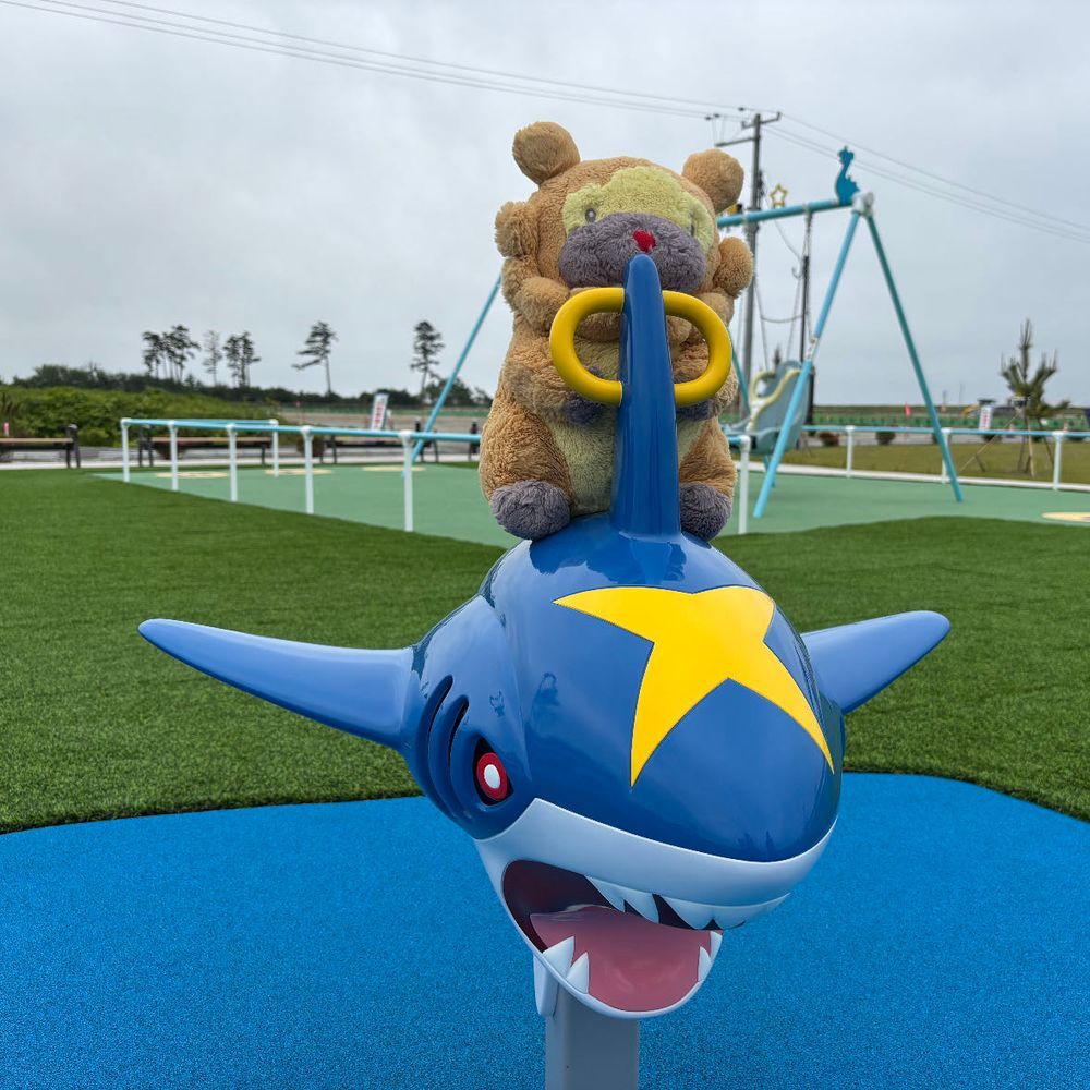 つくりとちゅーだったラプラス先輩公園が完成してたぶも！色んなポケモンに遊んでもらった！サメハダー先輩超はええぶもー😤