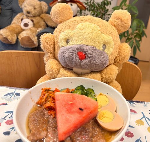れーめん！れーめんくったぶも！…なんかスイカ🍉でっかくない？まぁでかいぶんにはいいか！ぶもー🌟😤🌟