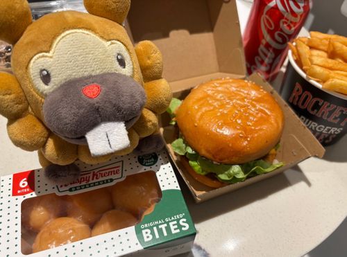 これは、カロリー！カロリーが、ぐげんかした、かたちぶも！くりすぴーくりーむの、みたことないやつあった！味はいつものぶもっ🥺